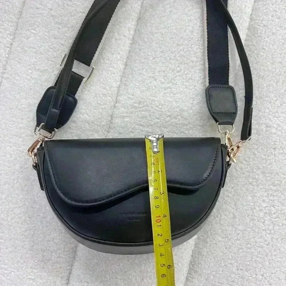 “Stylish Dual-Strap Crossbody Bag  - Minimalist Black Design” - Picture 8 of 13